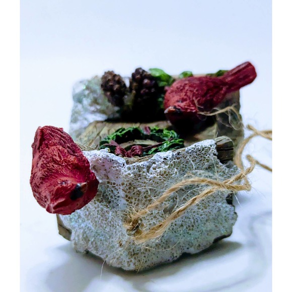 Vintage Resin Cardinals Christmas Tree Birdhouse Ornament Snow Holly Wreath - Picture 7 of 7